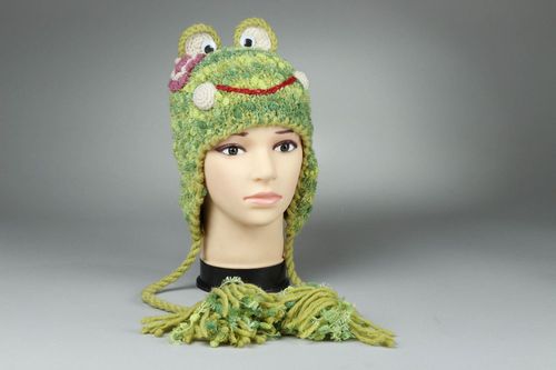 Bonnet tricoté grenouille verte fait main - MADEheart.com