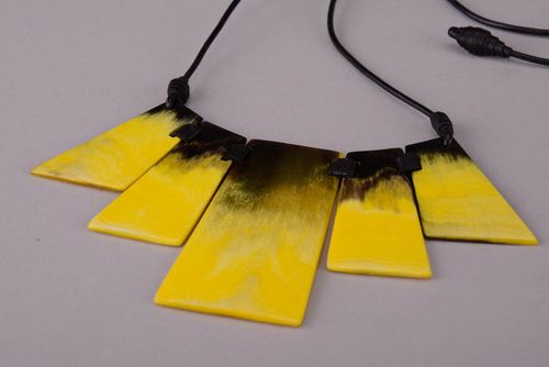 Collar amarillo de cuerno - MADEheart.com