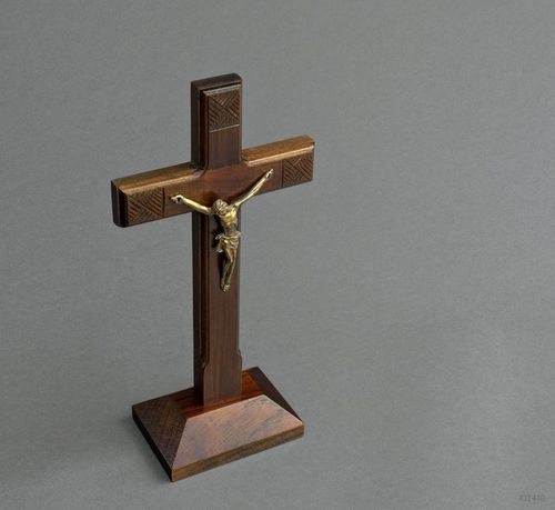 Croix catholique de table - MADEheart.com