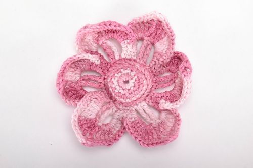 Gehäkelte Brosche Blume (Baumwolle) - MADEheart.com