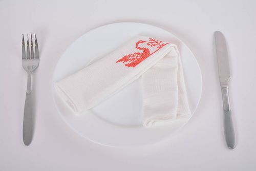 Serviette de table en coton blanche rectangulaire faite main brodée Cygnes - MADEheart.com