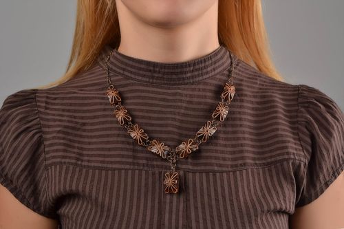 Handmade lange Halskette Ethno Schmuck Damen Collier aus Aprikosenkernen - MADEheart.com