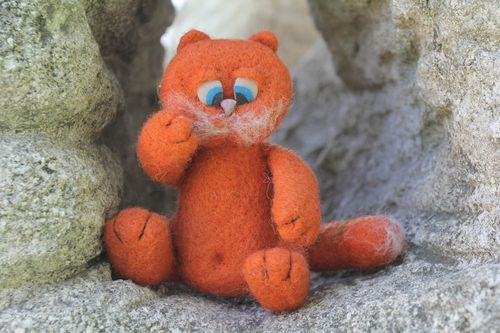 Muñeco artesanal Gato rojo - MADEheart.com