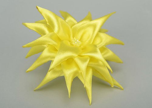 Elastico de cabelo com uma flor de cetim amarelo - MADEheart.com