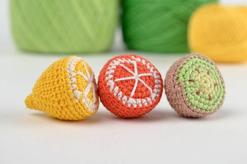Peluches fruits faite main Jouets au crochet design Cadeau pour enfant original - MADEheart.com