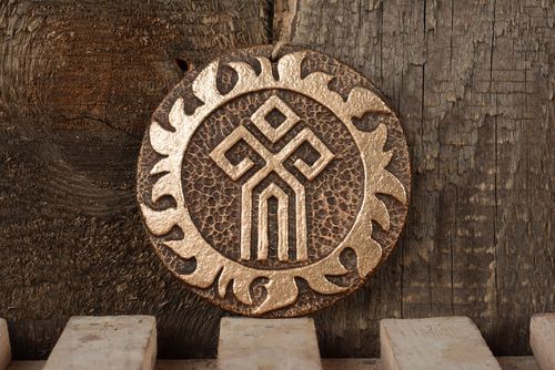Pingente amuleto de cerâmica - MADEheart.com