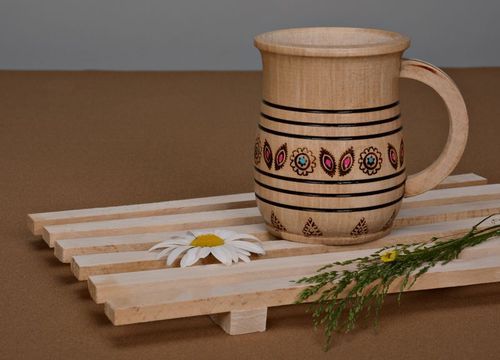 Dekorative Tasse aus Holz - MADEheart.com