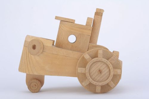 Kleines Spielzeugschiff aus Holz - MADEheart.com