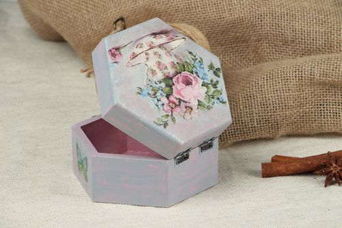Wooden hexagonal box for jewelry  - MADEheart.com
