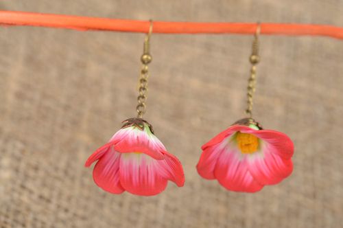 Akkurate künstlerische Blumen Ohrringe aus Polymerton für Frauen geschaffen toll - MADEheart.com