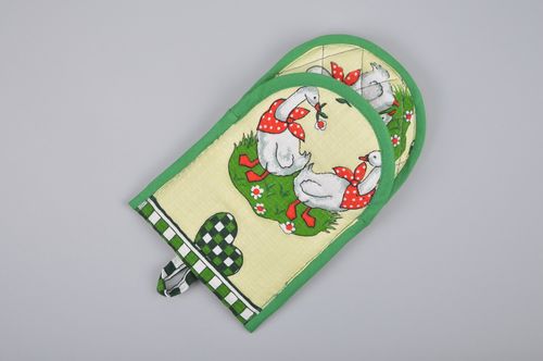 Cute handmade oven mitten sewn of colorful cotton fabric with geese image   - MADEheart.com