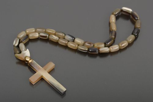 Rosenkranz mit Kreuz handmade Rosenkranz katholisch Christ Perlenkette aus Horn - MADEheart.com