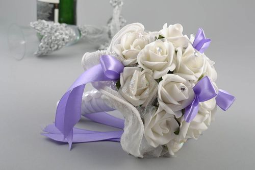 Hochzeits Blumenstrauß Rosen aus Foamiran schön handmade künstlich weiß lila - MADEheart.com