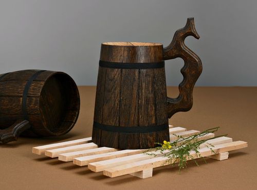 Chope à bière en bois sculpté avec anse - MADEheart.com