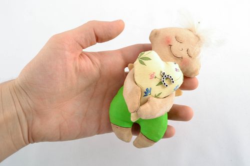 Interior toy with aroma - MADEheart.com