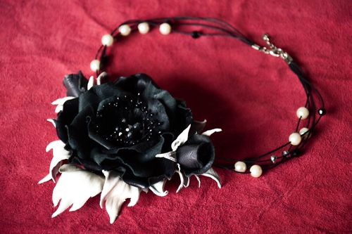 Handmade Leder Collier mit Blume Modeschmuck Halskette Accessoire für Frauen - MADEheart.com