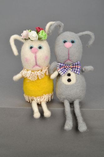 Desktop toys set of just married bunnies - MADEheart.com