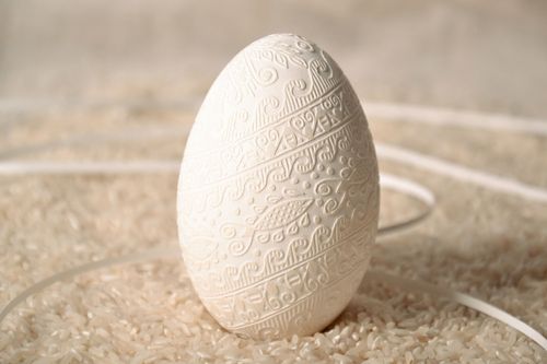 Ovo da Páscoa decorativo pintado à mão branco  - MADEheart.com