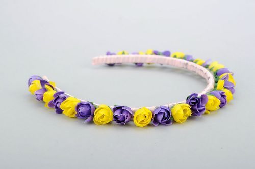 Grinalda com flores de cor lilá e amarelas - MADEheart.com