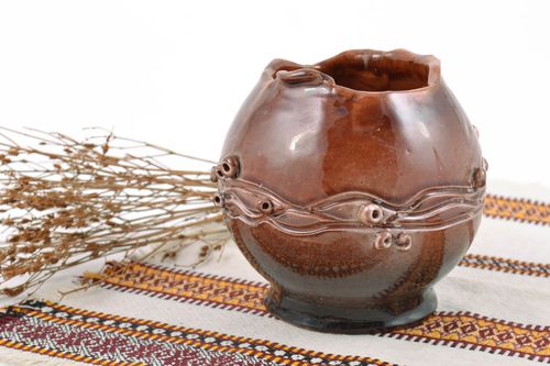 Petit vase en argile recouvert de glaçure rond brun foncé décoré fait main - MADEheart.com