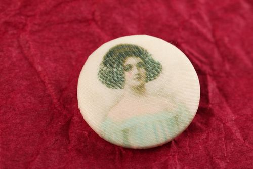 Stylish handmade plastic button vintage fabric button sewing accessories - MADEheart.com