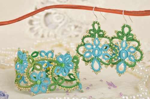 Ensemble de bijoux frivolité faits main boucles doreilles et bracelet vert-bleu - MADEheart.com