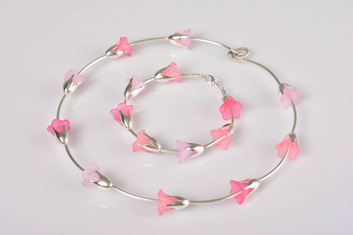 Украшения из пластика набор браслет и колье в виде розовых цветочков хэнд мэйд - MADEheart.com