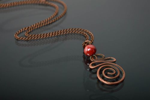 Twisted copper pendant with coral bead - MADEheart.com