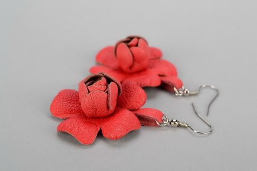 Leather earrings in the form of a flower - MADEheart.com