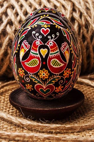 Huevo de Pascua pintado hecho a mano - MADEheart.com