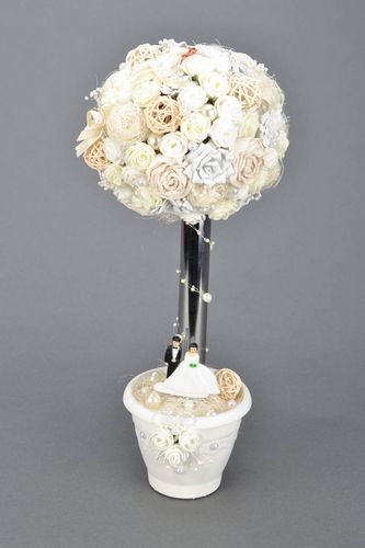Topiaire blanche de fleurs pour mariage - MADEheart.com