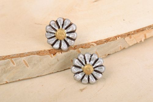 Small handmade clay flower stud earrings painted with acrylics - MADEheart.com