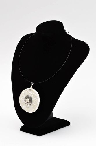 Ciondolo in argilla polimerica fatto a mano collana originale accessori da donna - MADEheart.com