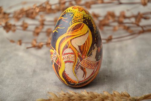 Joli oeuf de Pâques peint décoratif original fait main avec image de fille - MADEheart.com