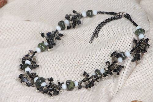 Collier perles de rocaille Bijou fait main fantaisie gris noir Accessoire femme - MADEheart.com