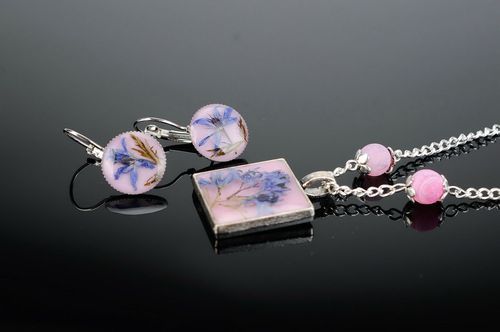 Conjunto de jóias com flores naturais pingente com resina epóxi  - MADEheart.com