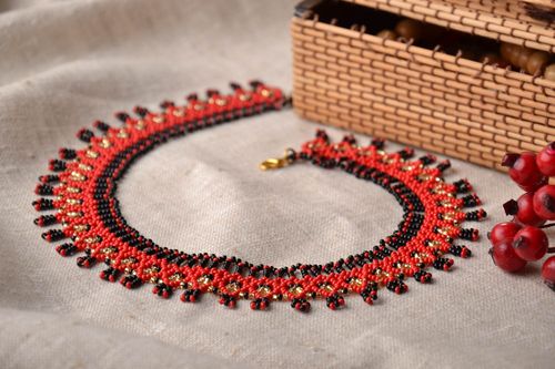 Rotes Collier aus Glasperlen - MADEheart.com