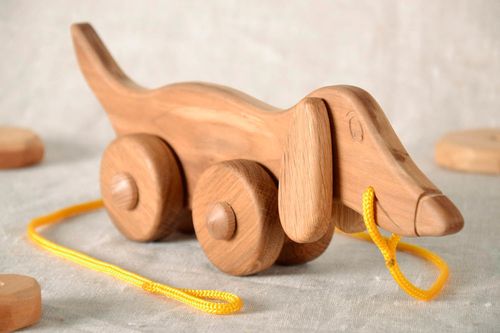Brinquedo em rodas Dachshund - MADEheart.com
