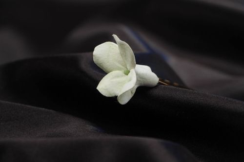 Polymer Ton Haarnadel mit Blume in Weiß Accessoires für Haar künstlerisch - MADEheart.com