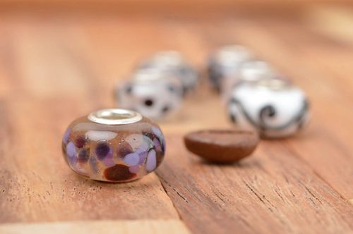 Stylish handmade glass bead fashion trends art and craft supplies small gifts - MADEheart.com