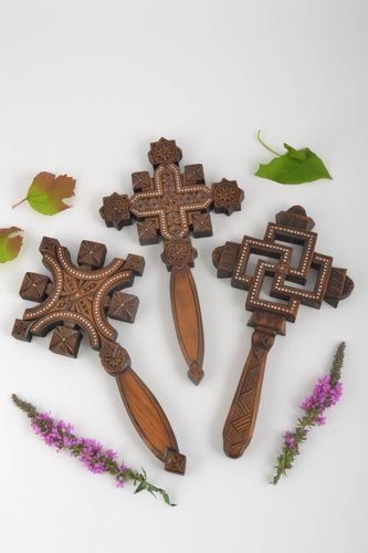 Croix en bois fait main Objets religieux muraux Déco maison original talismans - MADEheart.com