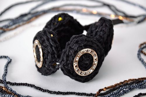 Bracelet tricoté fait main de fils de laine - MADEheart.com