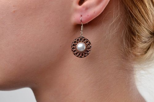 Handmade Holz Ohrringe Damen Schmuck Accessoires für Frauen mit Kupfer originell - MADEheart.com
