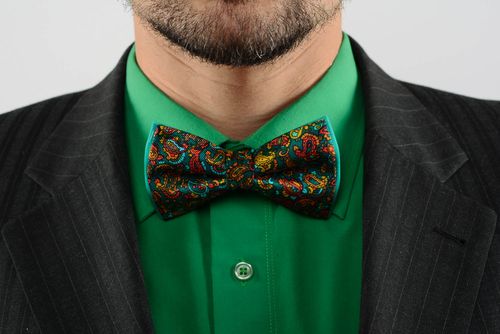 Gravata borboleta costurada de cetim e algodão Pavão verde - MADEheart.com