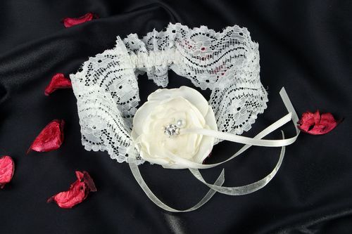 Handmade Strumpfband für Braut - MADEheart.com