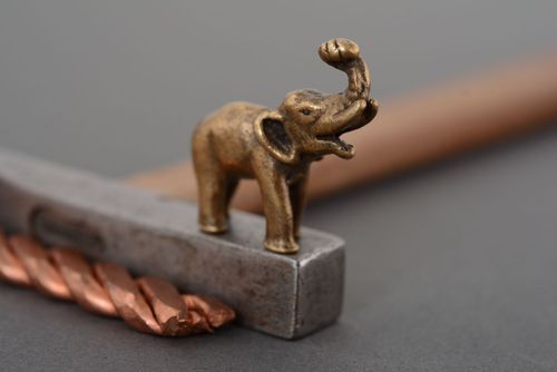 Estatueta de bronze artesanal Elefante - MADEheart.com