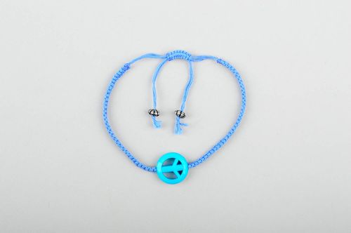 Bracelet en fils Bijou fait main bleu symbole de paix Cadeau pour fille - MADEheart.com