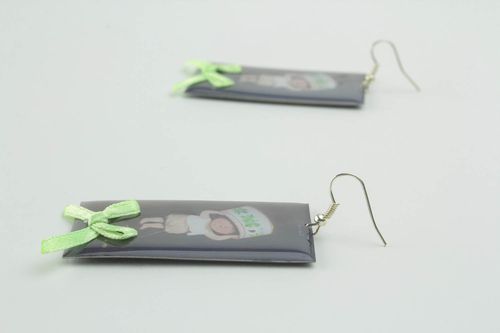 Brincos rectangulares feitos à mão de resina epóxi acessórios de mulher  - MADEheart.com