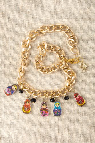 Collier chaîne avec pendentifs poupées russes en silicone multicolores fait main - MADEheart.com