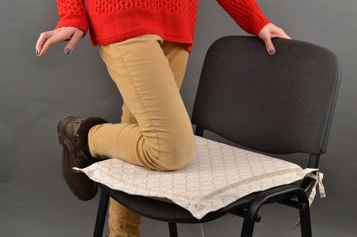 Coussin fait main de tissu pour chaise - MADEheart.com